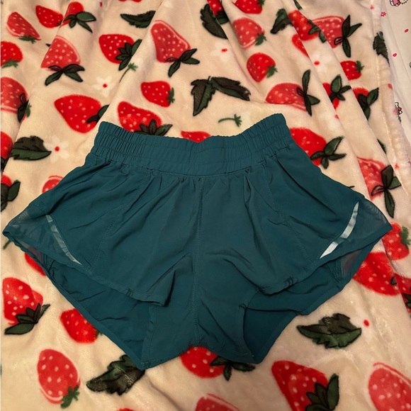 Lululemon Green Hottie hots - Picture 1 of 4